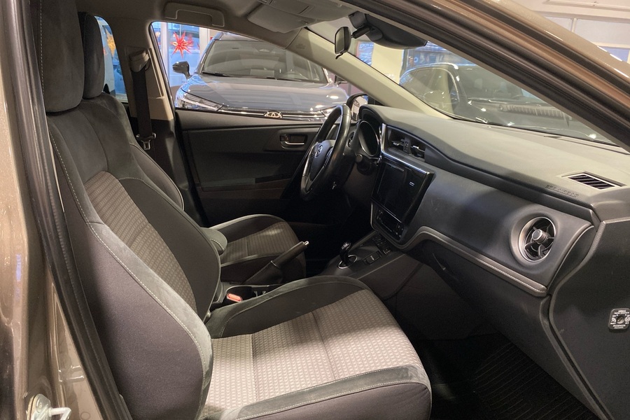 Toyota Auris vaihtoauto