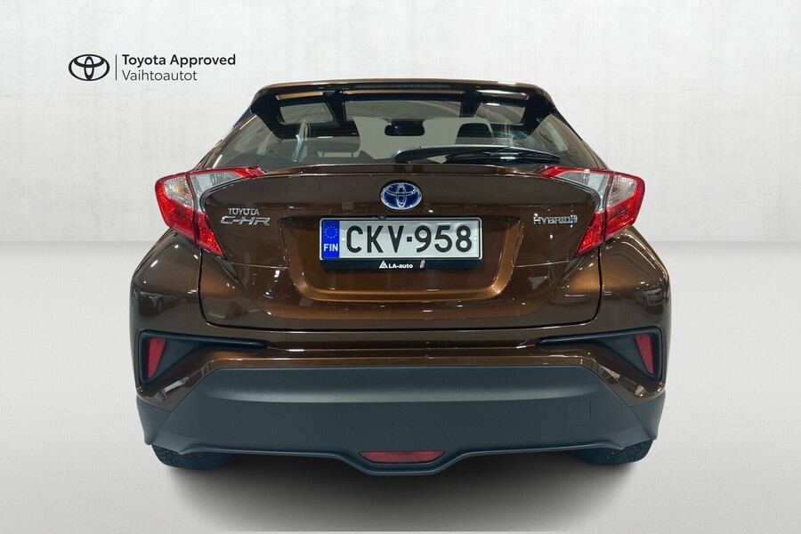 Toyota C-HR vaihtoauto