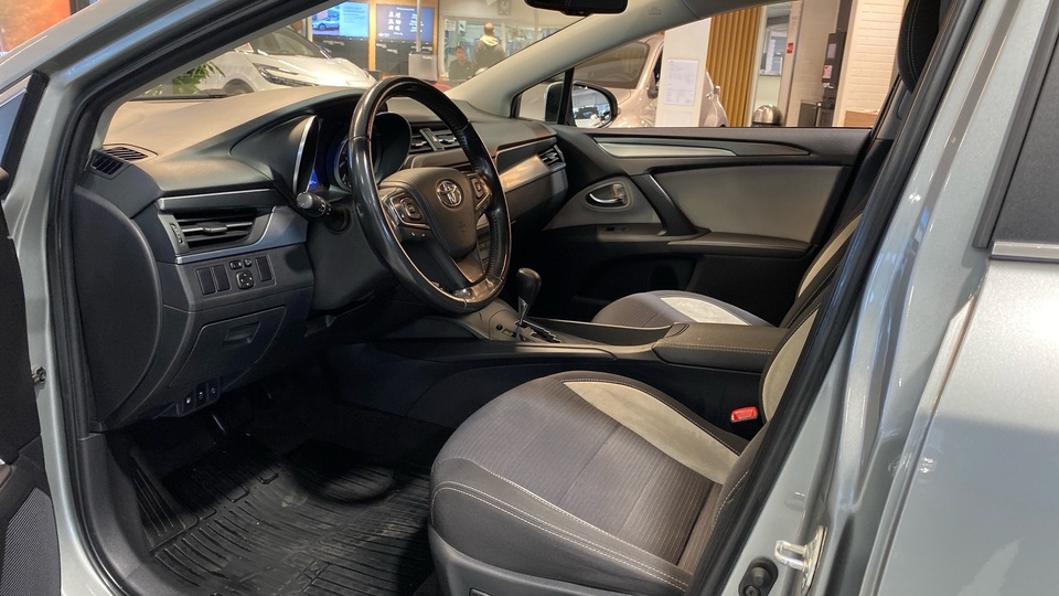 Toyota Avensis vaihtoauto