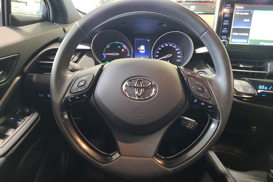 Toyota C-HR vaihtoauto