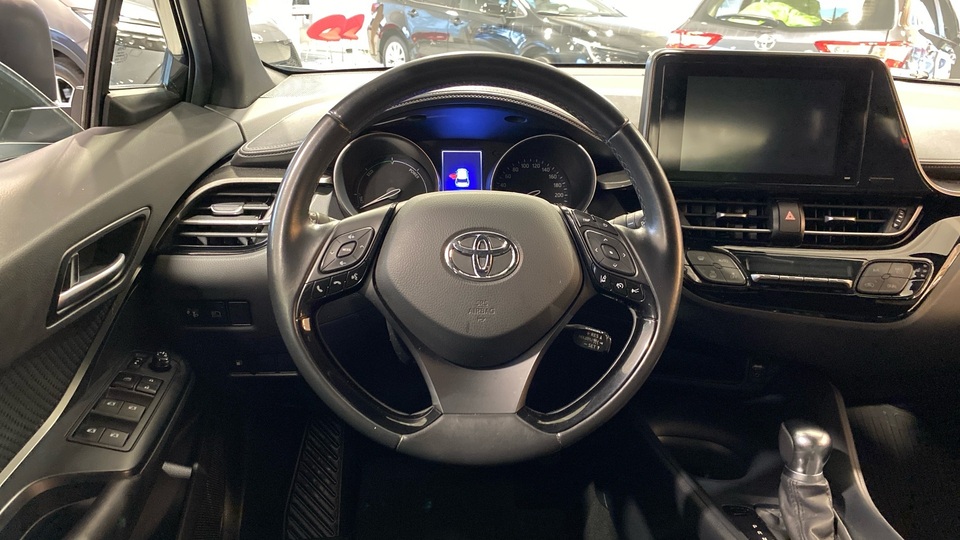 Toyota C-HR vaihtoauto