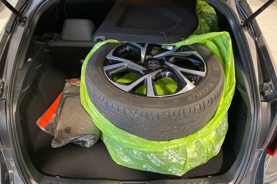 Toyota C-HR vaihtoauto