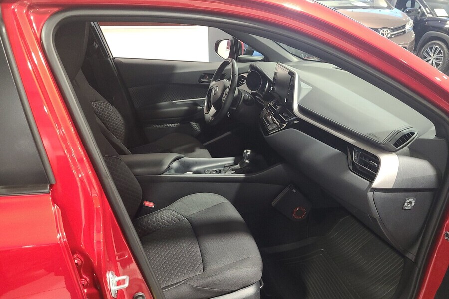 Toyota C-HR vaihtoauto