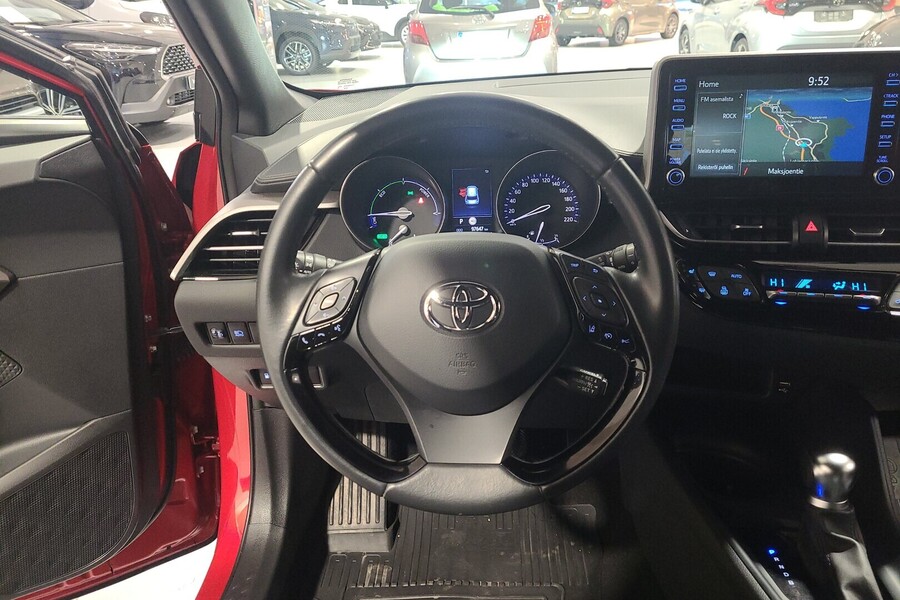 Toyota C-HR vaihtoauto