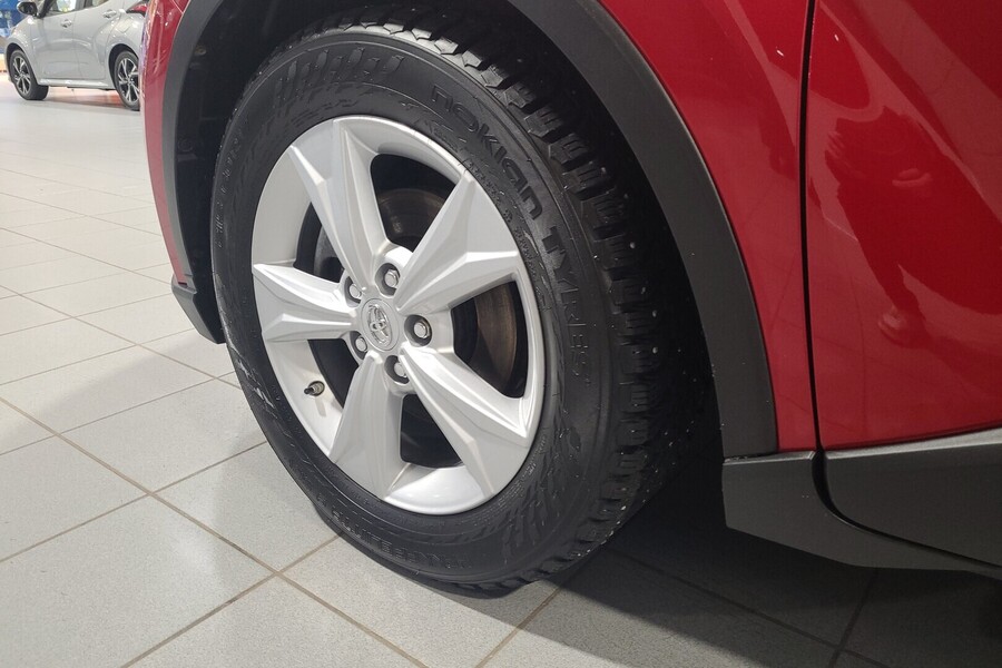 Toyota C-HR vaihtoauto