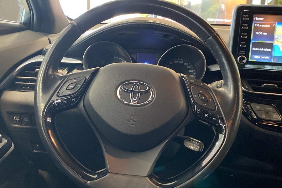 Toyota C-HR vaihtoauto