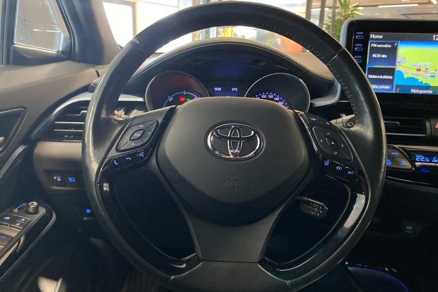 Toyota C-HR vaihtoauto