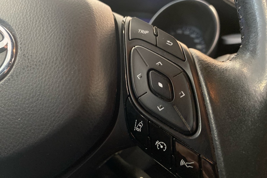 Toyota C-HR vaihtoauto