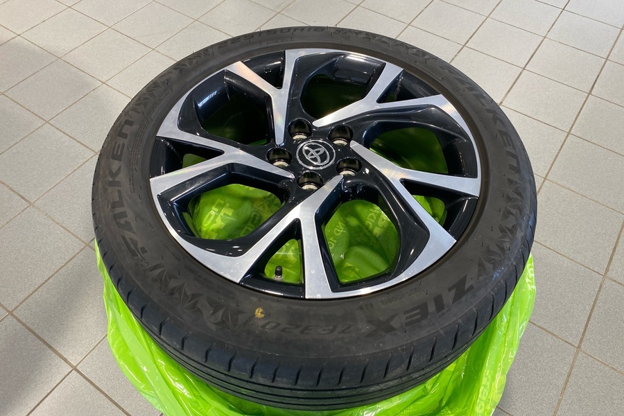 Toyota C-HR vaihtoauto