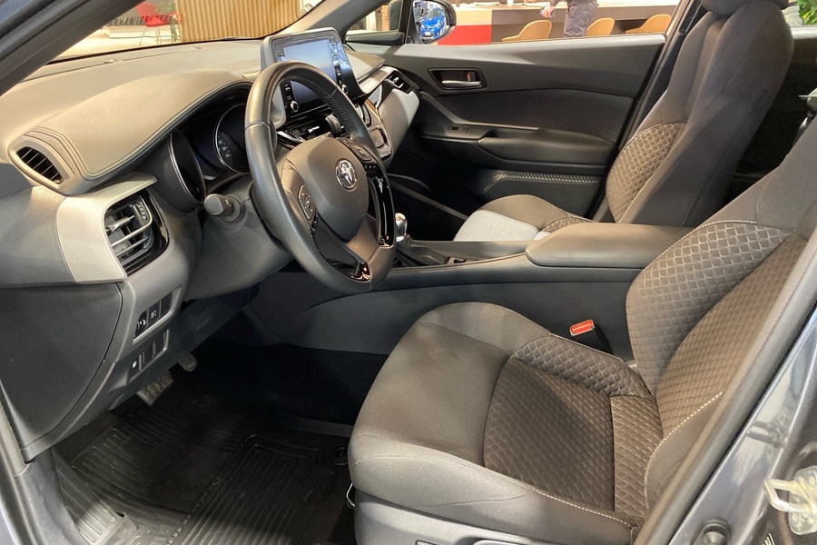 Toyota C-HR vaihtoauto