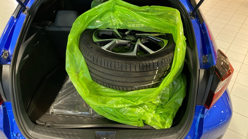 Toyota C-HR vaihtoauto