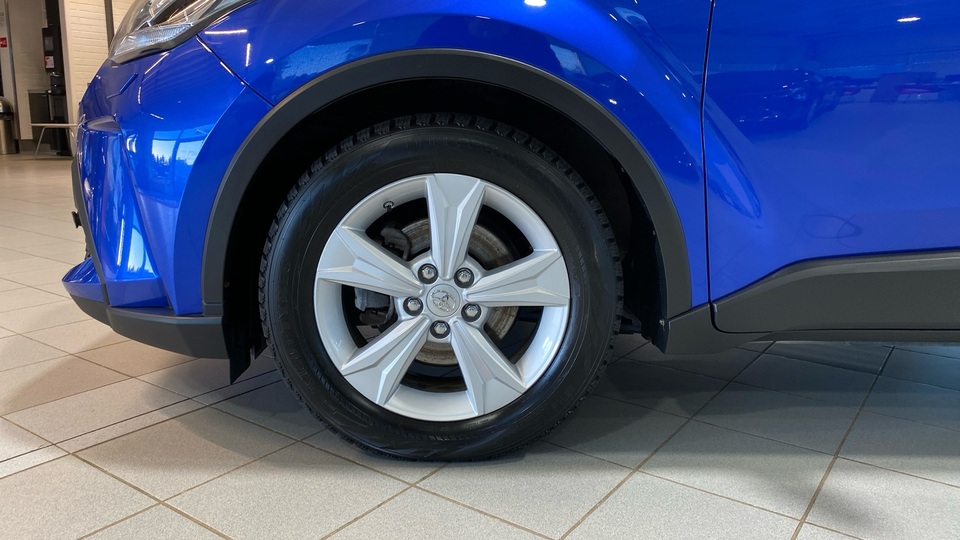 Toyota C-HR vaihtoauto