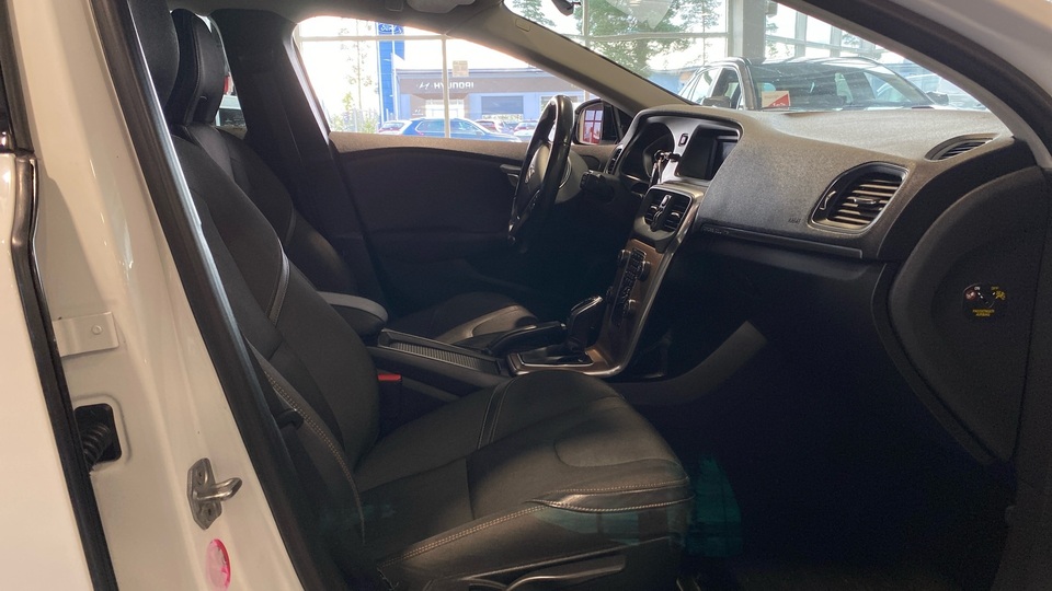 Volvo V40 Cross Country vaihtoauto