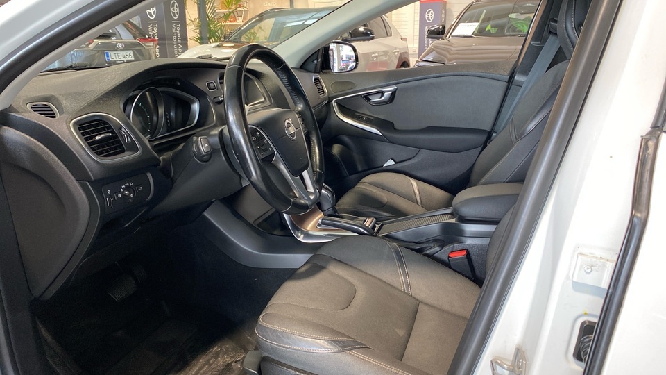 Volvo V40 Cross Country vaihtoauto