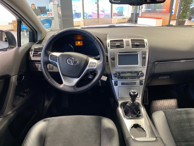 Toyota Avensis vaihtoauto