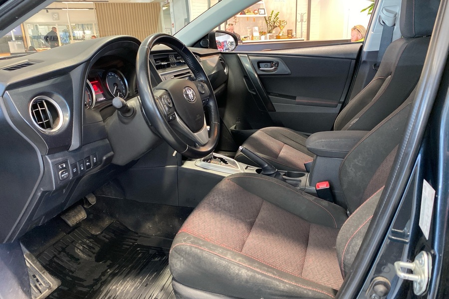 Toyota Auris vaihtoauto