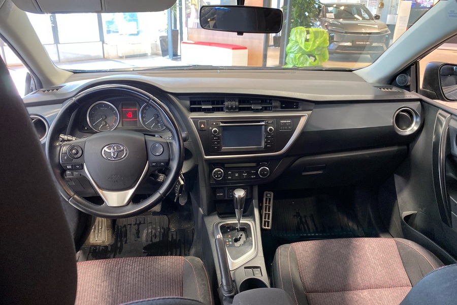 Toyota Auris vaihtoauto