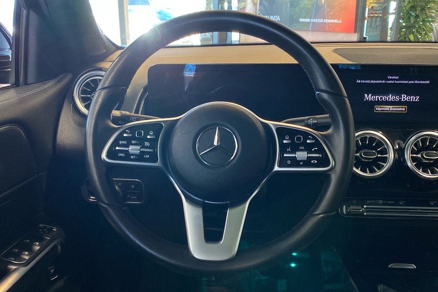 Mercedes-Benz EQB vaihtoauto