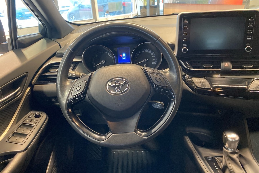 Toyota C-HR vaihtoauto