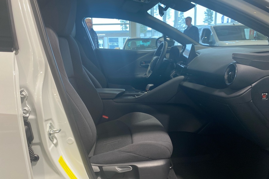 Toyota C-HR vaihtoauto