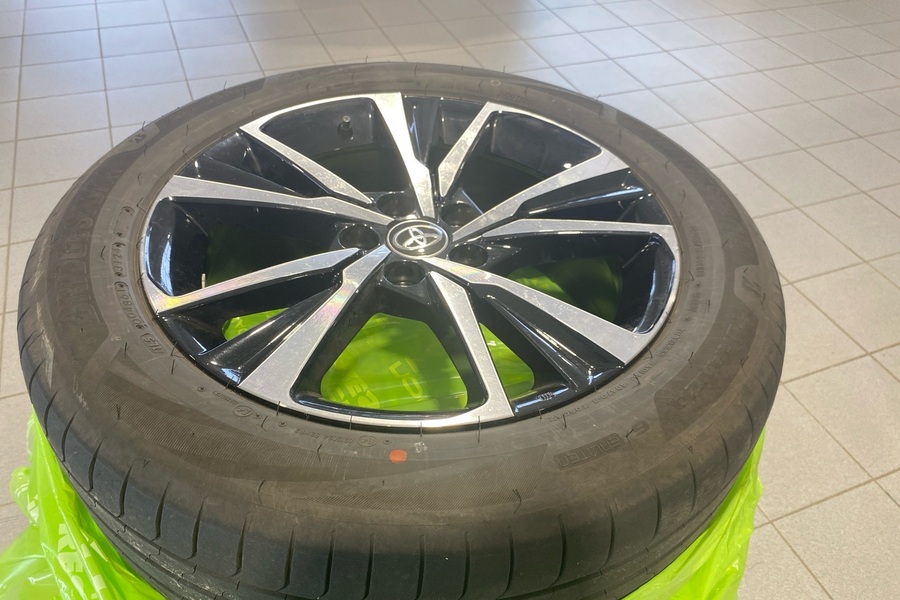 Toyota C-HR vaihtoauto