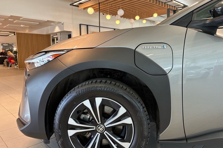 Toyota bZ4X vaihtoauto