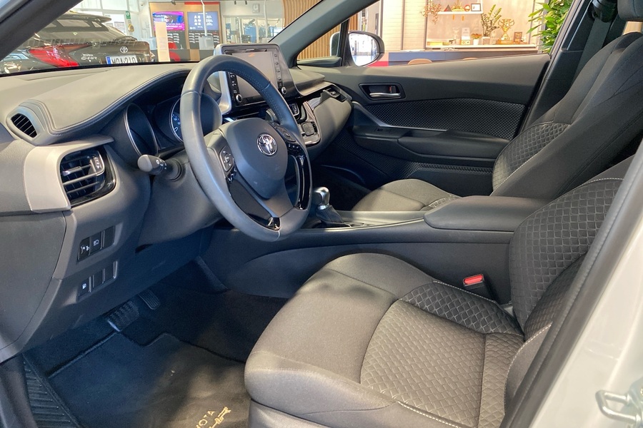 Toyota C-HR vaihtoauto