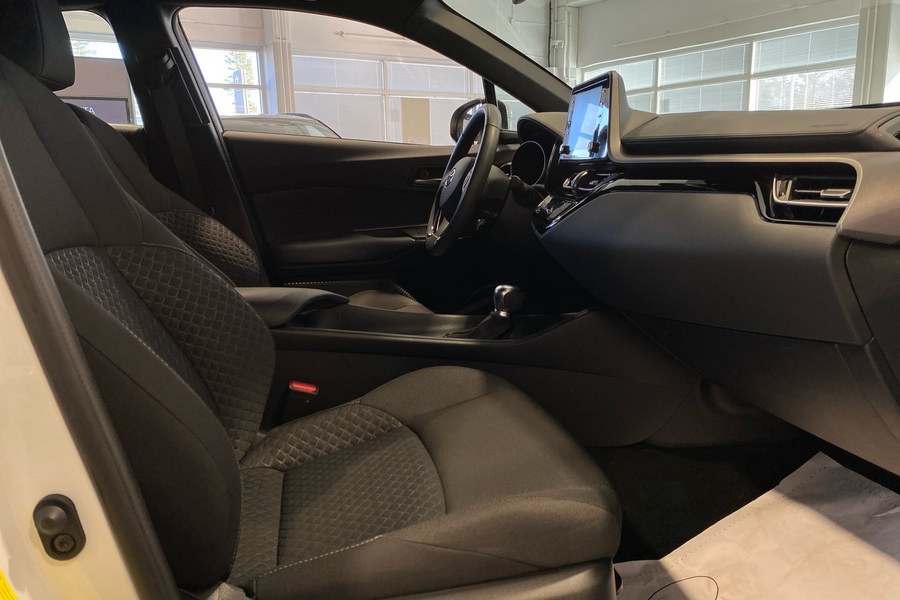 Toyota C-HR vaihtoauto