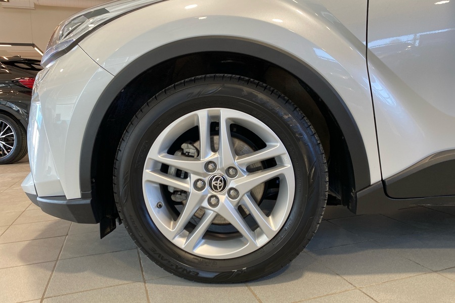 Toyota C-HR vaihtoauto