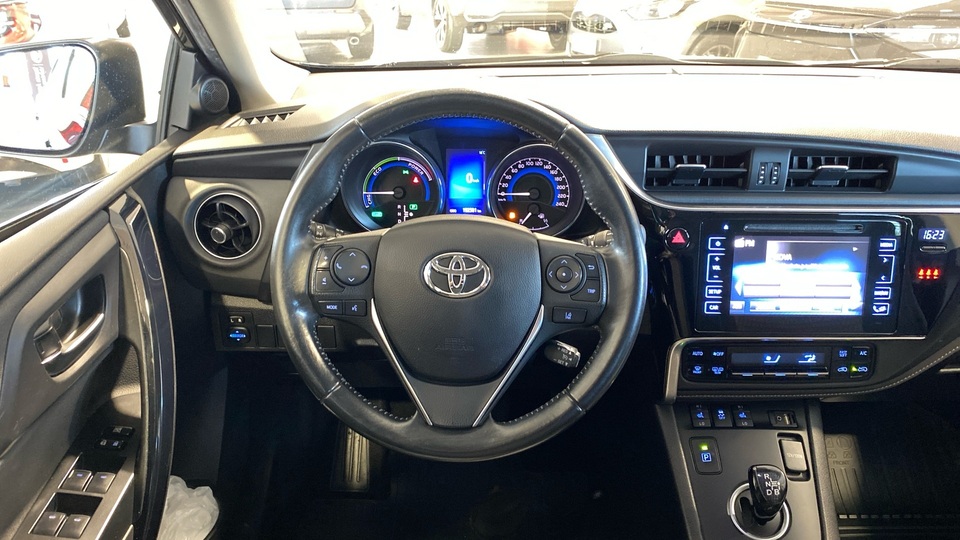 Toyota Auris vaihtoauto
