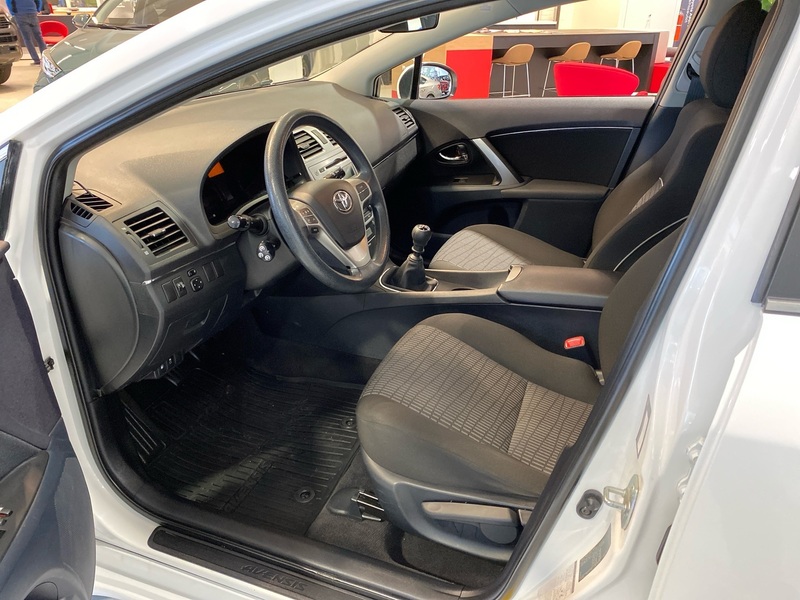 Toyota Avensis vaihtoauto