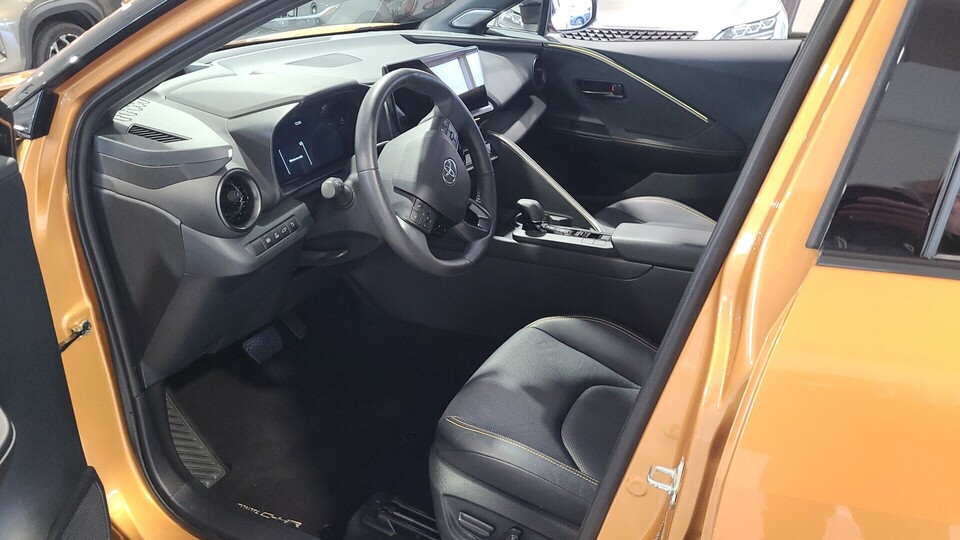 Toyota C-HR vaihtoauto