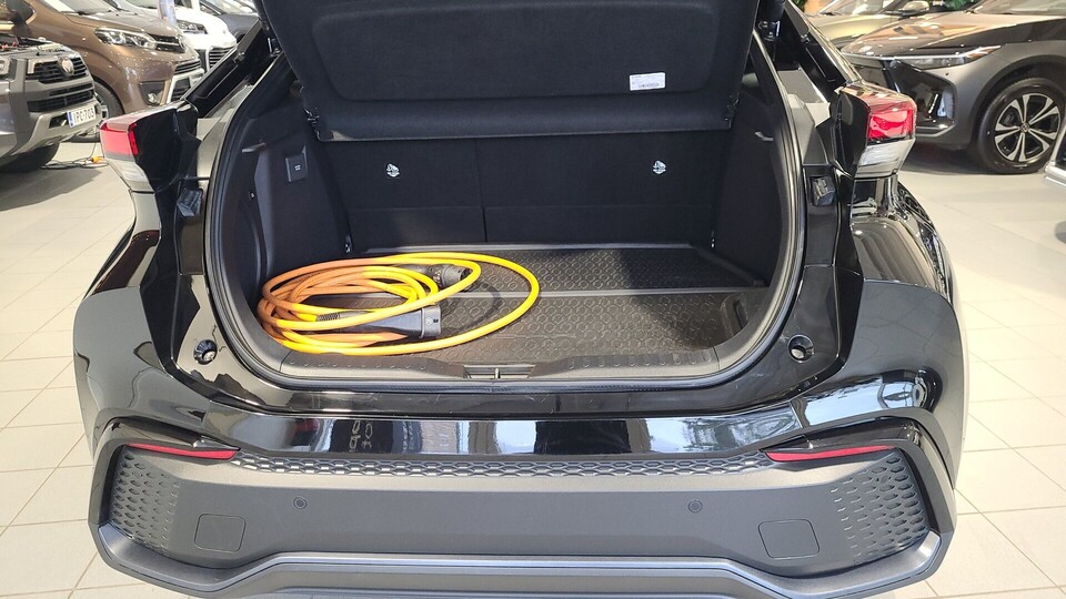 Toyota C-HR vaihtoauto