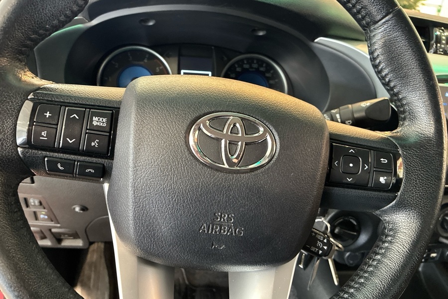 Toyota Hilux vaihtoauto