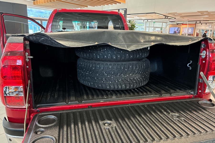 Toyota Hilux vaihtoauto