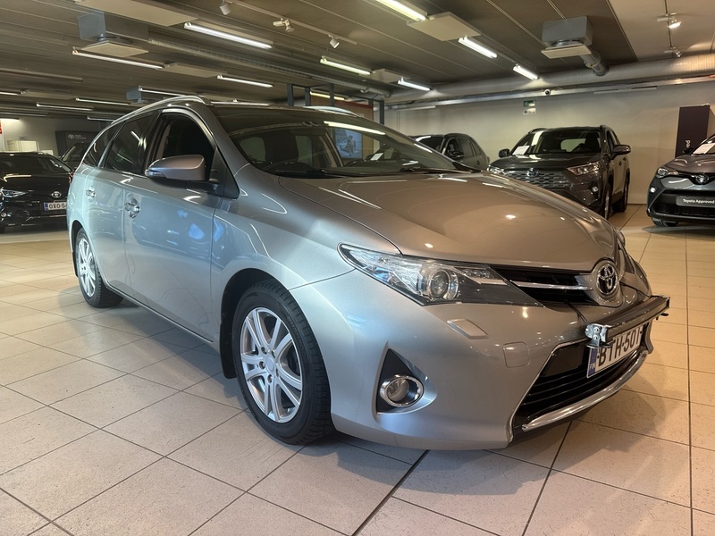 Toyota Auris vaihtoauto