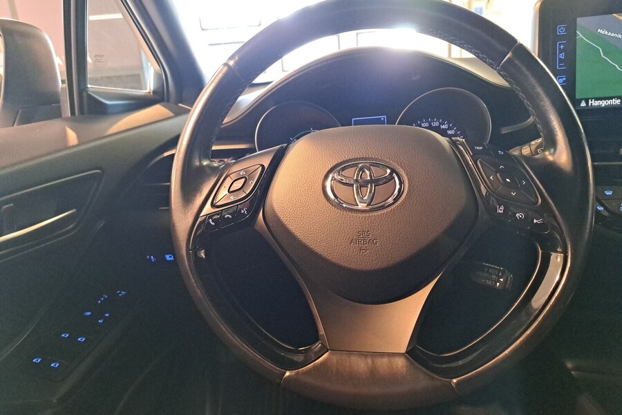 Toyota C-HR vaihtoauto