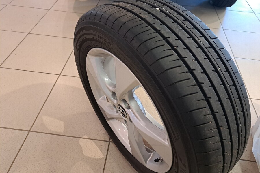 Toyota C-HR vaihtoauto