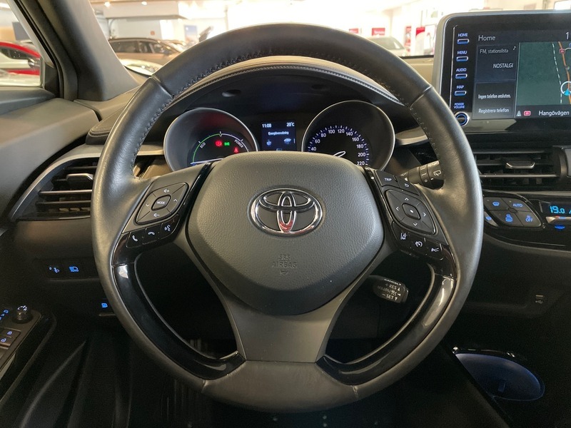 Toyota C-HR vaihtoauto