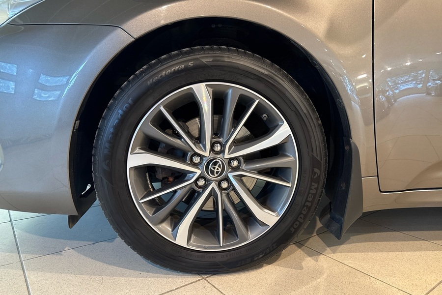 Toyota Avensis vaihtoauto
