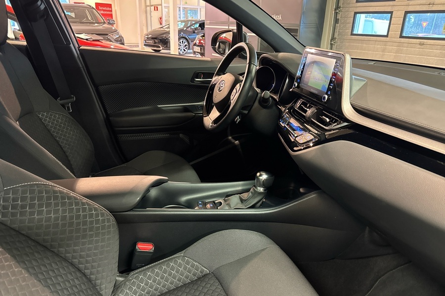 Toyota C-HR vaihtoauto