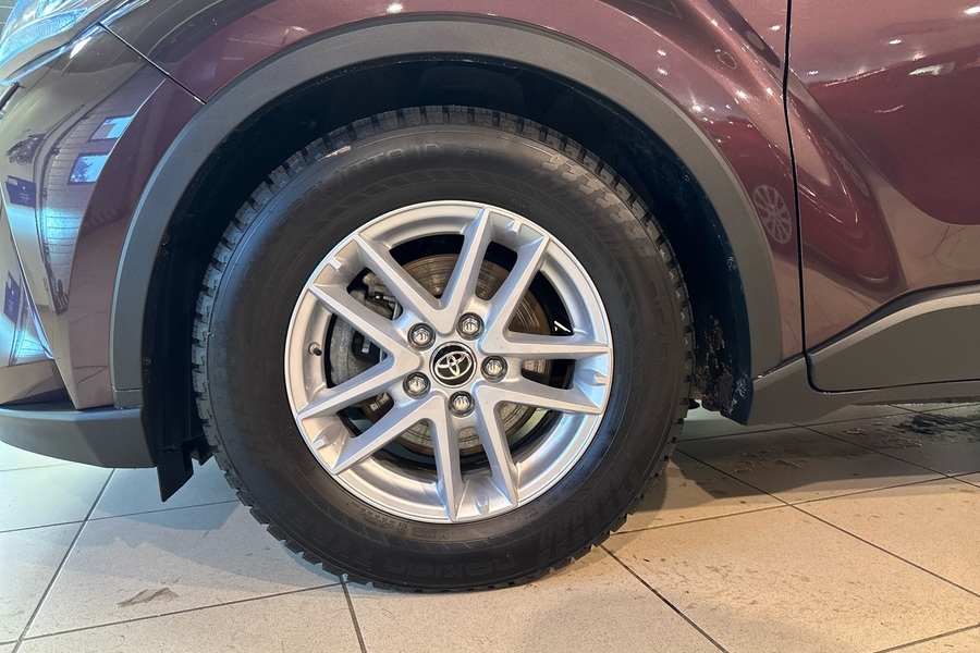 Toyota C-HR vaihtoauto