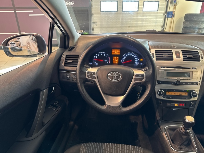 Toyota Avensis vaihtoauto