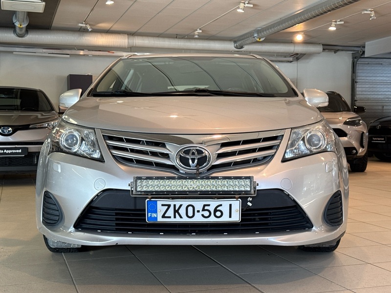 Toyota Avensis vaihtoauto