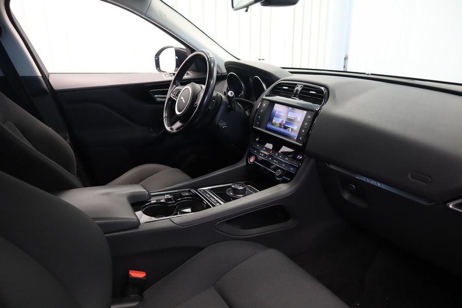 Jaguar F-PACE vaihtoauto