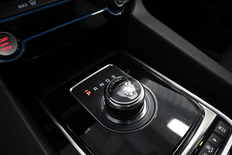 Jaguar F-PACE vaihtoauto