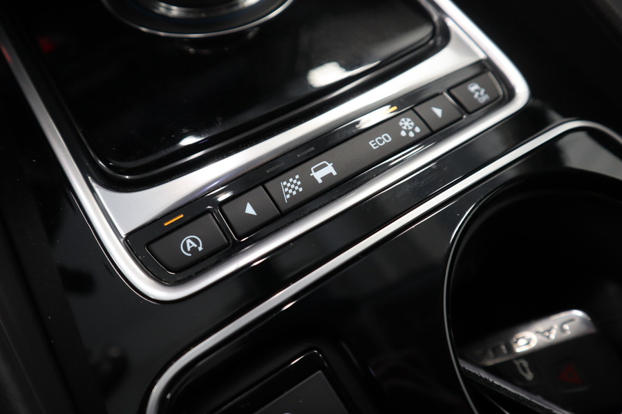 Jaguar F-PACE vaihtoauto