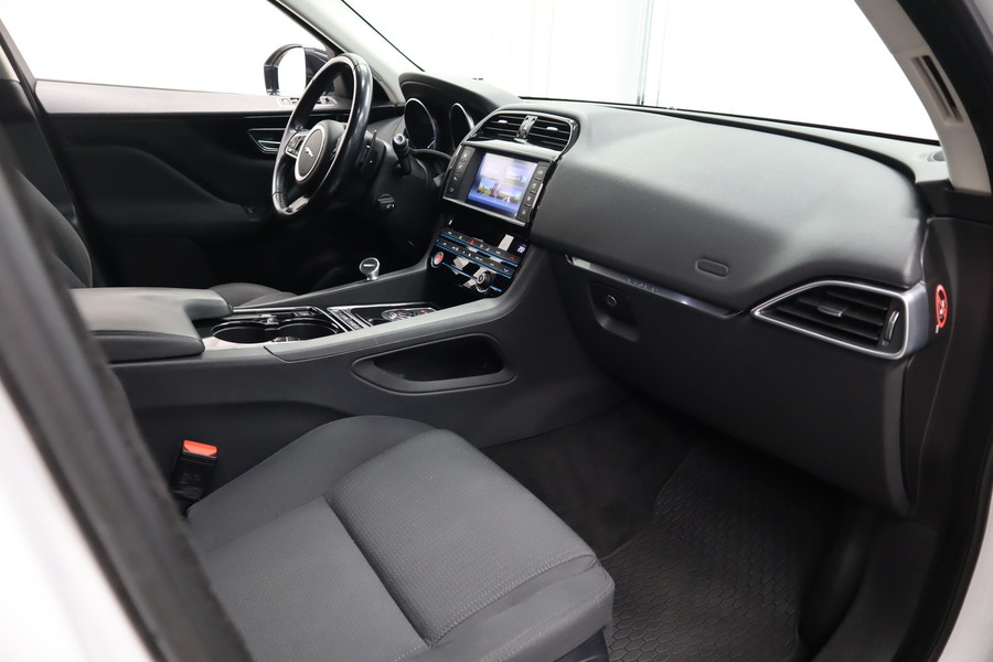 Jaguar F-PACE vaihtoauto