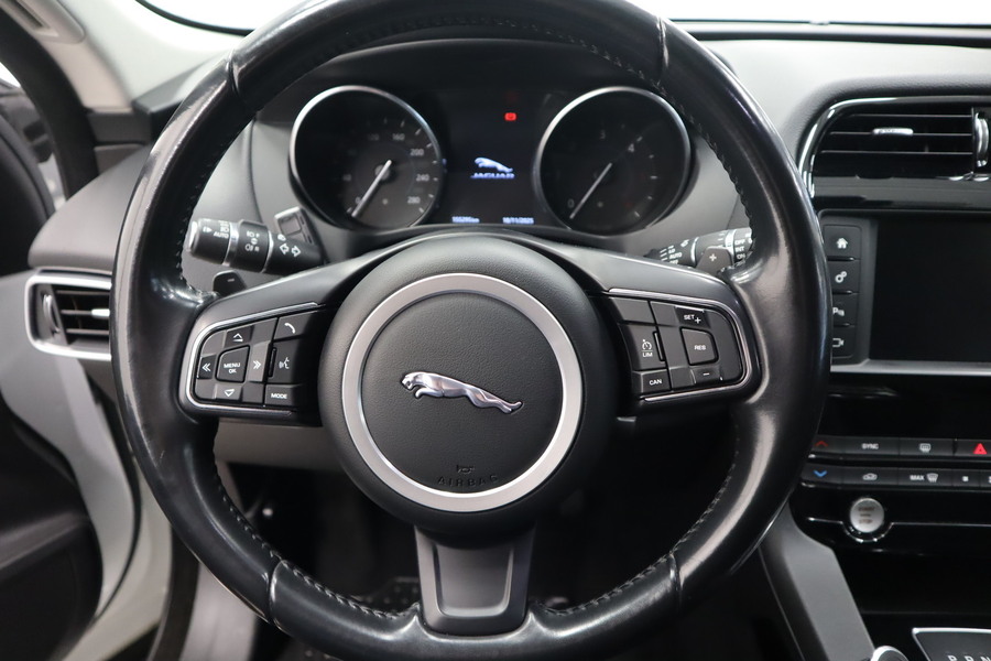 Jaguar F-PACE vaihtoauto