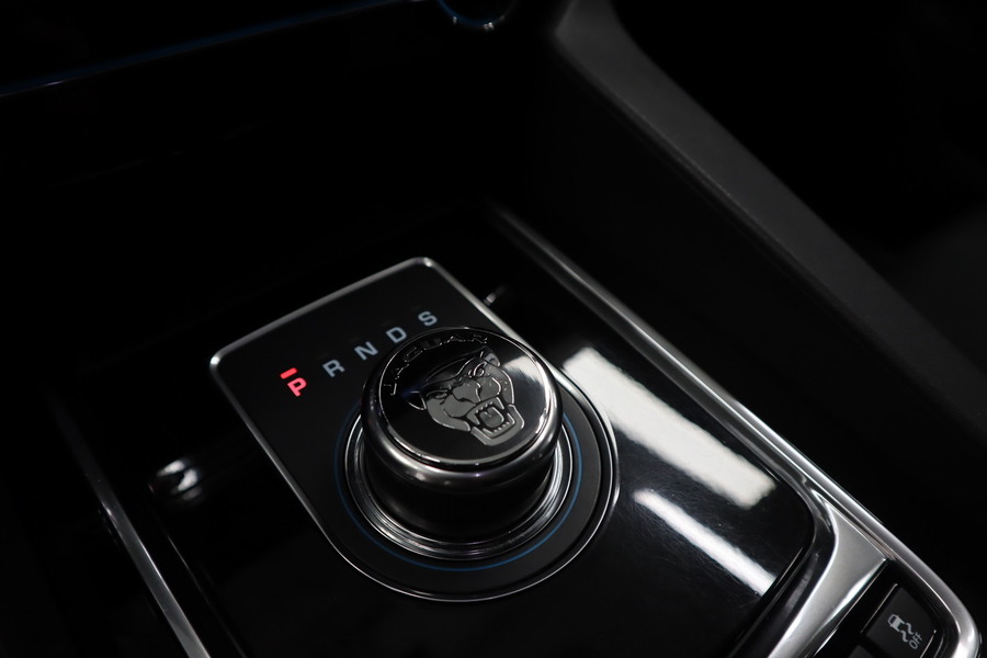 Jaguar F-PACE vaihtoauto